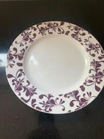 Twee keramieken borden met bloemmotief, Huis en Inrichting, Keuken | Servies, Ophalen, Gebruikt, Keramiek, Bord(en)