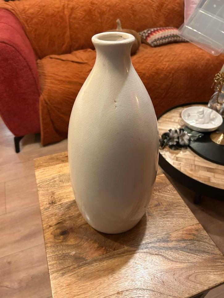 VT Wonen Crème Vaas - Aardewerk, Huis en Inrichting, Woonaccessoires | Vazen, Zo goed als nieuw, Wit, Minder dan 50 cm, Aardewerk of Porselein