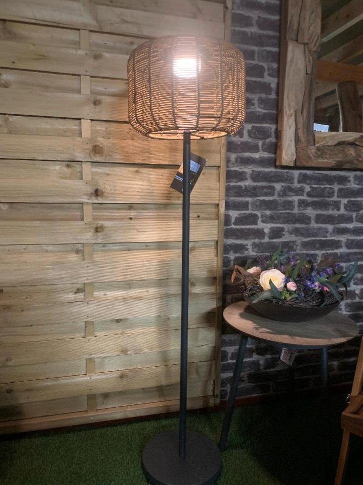 Solar tuin lamp Valerie, Tuin en Terras, Buitenverlichting, Nieuw, Staande lamp, Overige materialen, 50 tot 250 watt, Zonne-energie