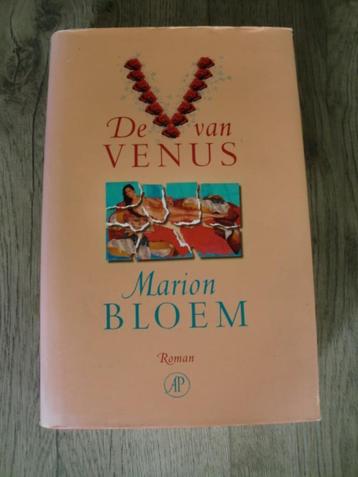 Marion Bloem - De V van Venus (Hardcover met stofomslag) beschikbaar voor biedingen