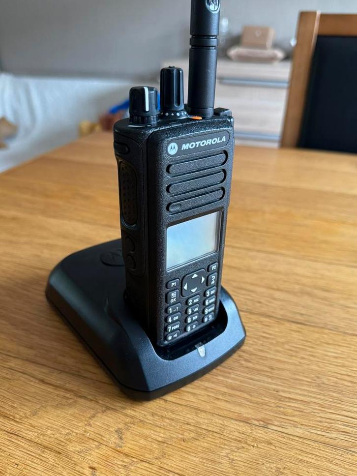 Motorola DP4800 Mototrbo DMR portofoon met Impres lader., Telecommunicatie, Portofoons en Walkie-talkies, Zo goed als nieuw, 15 km of meer