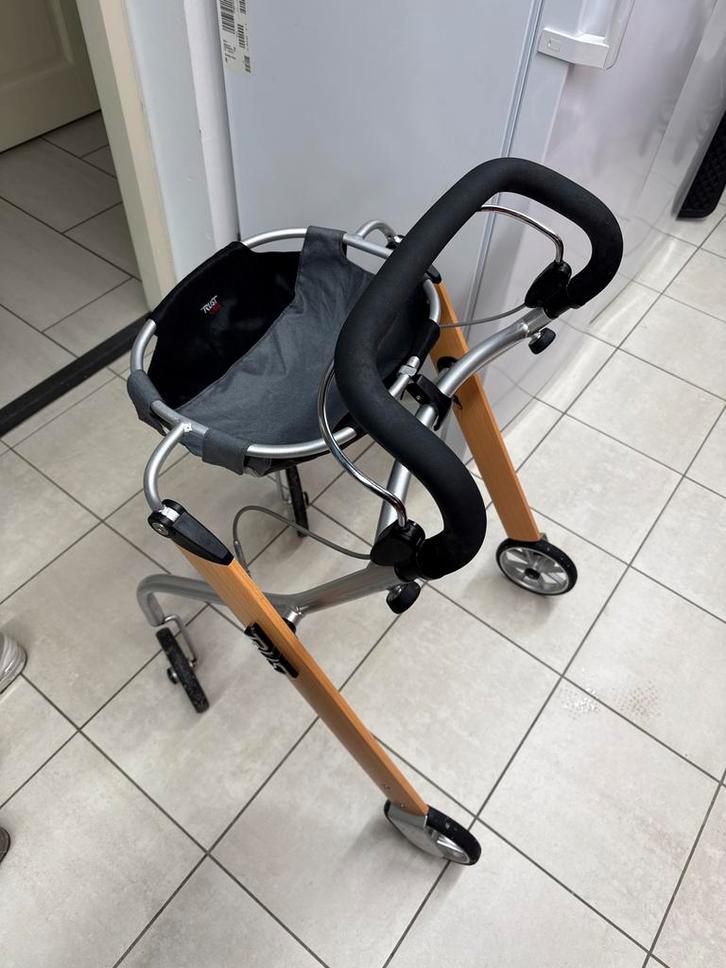 Trust binnen rollator, Diversen, Rollators, Zo goed als nieuw, Lichtgewicht, Opvouwbaar, Ophalen of Verzenden