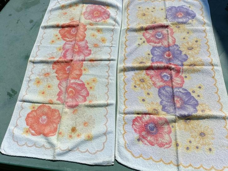 2 Vintage katoen badstof handdoeken bloem 90 x 44 cm (J3), Huis en Inrichting, Badkamer | Badtextiel en Accessoires, Gebruikt