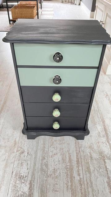 Zwart vintage ladenkastje (65cm hoog) beschikbaar voor biedingen