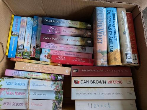 Doos vol boeken oa Nora Roberts,Dan Brown, Boeken, Romans, Gelezen, Nederland, Ophalen