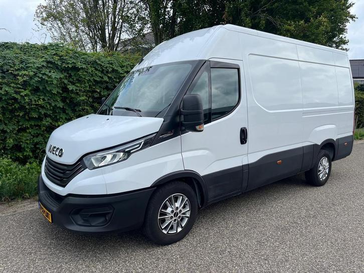Iveco Daily 35S18 3.0 L2H2| Automaat Led| trekhaak 3500 KG, Auto's, Bestelauto's, Bedrijf, Te koop, Airconditioning, Boordcomputer