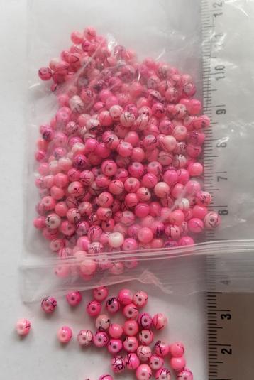 Roze glaskralen 4 mm (74)