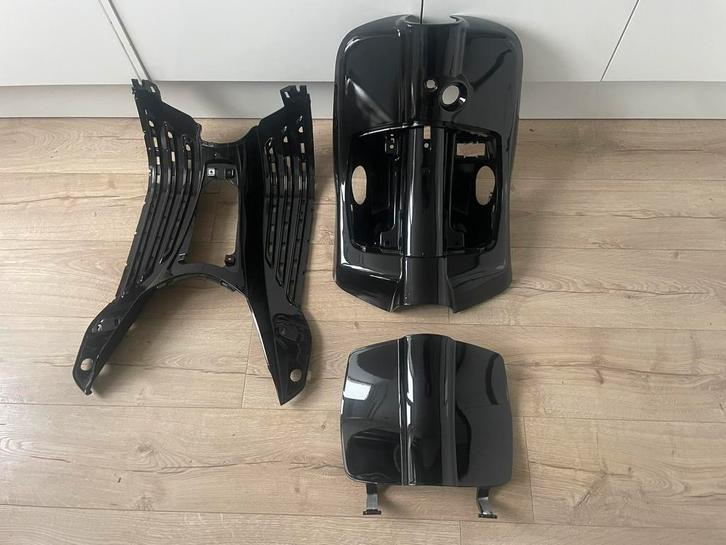 Vespa sprint / primavera kappenset glanszwart gloednieuw, Motoren, Tuning en Styling, Ophalen of Verzenden