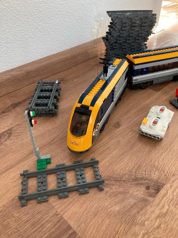 Lego 60197 Passagierstrein - Compleet (min 2 poppetjes) beschikbaar voor biedingen
