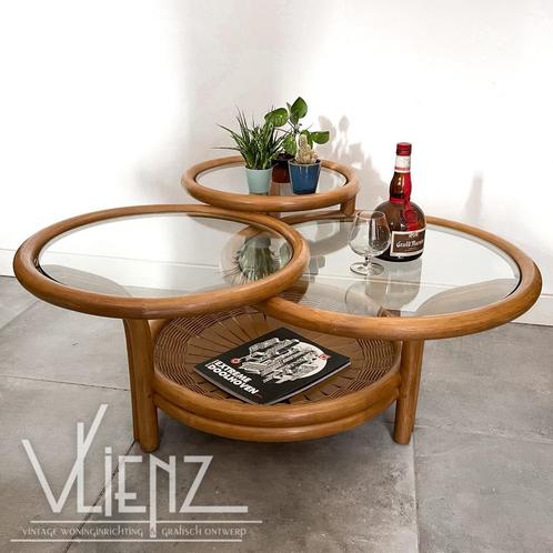 Vintage, bohemien, bamboe salontafel ronde bladen, Verzamelen, Retro, Huis en Inrichting, Ophalen