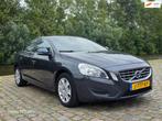Volvo S60 1.6 T3 Kinetic 2e eigenaar lage km airco cruis con, Auto's, Voorwielaandrijving, Start-stop-systeem, 4 cilinders, 150 pk