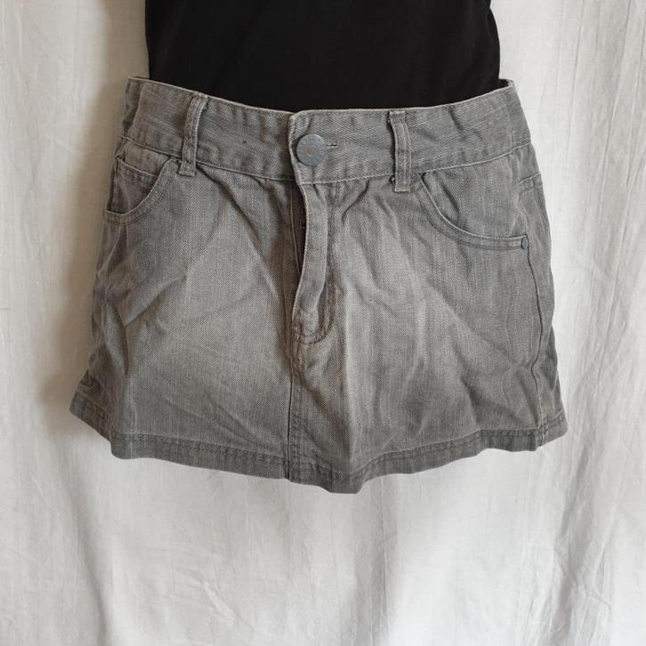 Leuke grijze mini spijkerrok. Mt XS. Merk Hema, Kleding | Dames, Rokken, Zo goed als nieuw, Maat 34 (XS) of kleiner, Grijs, Boven de knie