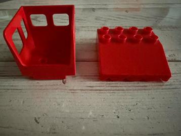 2 rode losse onderdelen LEGO DUPLO cabine en dakje beschikbaar voor biedingen