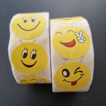 Sluitstickers smiley stickers smileys knipoog lach vrolijk beschikbaar voor biedingen