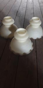 3 oude glazen lampenkappen, Huis en Inrichting, Lampen | Lampenkappen, Ophalen, Gebruikt, Beige, Rond