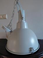 Industriële lampen. 2 stuks licht grijs., Huis en Inrichting, Lampen | Hanglampen, 50 tot 75 cm, Ophalen of Verzenden, Zo goed als nieuw