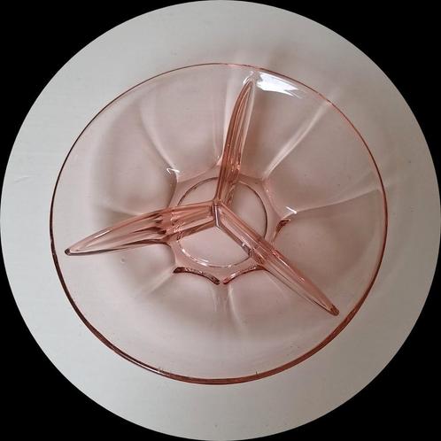 Vintage Art Deco 3-vak schaaltje roze persglas Ø 15 cm, Antiek en Kunst, Antiek | Schalen, Ophalen of Verzenden