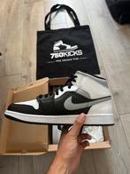 Jordan 1 Mid White Shadow 554724-073 Maat EU46 - Damaged Box, Kleding | Heren, Schoenen, Zwart, Nieuw, Sneakers of Gympen, A