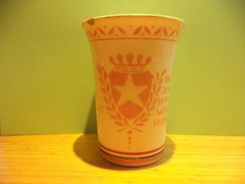 Regout beker "regeeringsjubileum Wilhelmina 1898-1923" beschikbaar voor biedingen