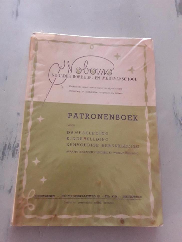 boek kledingpatronen. patronenboek. coupeuse. NOBOMO, Hobby en Vrije tijd, Kledingpatronen, Gebruikt, Overige typen, Vrouw, Overige merken