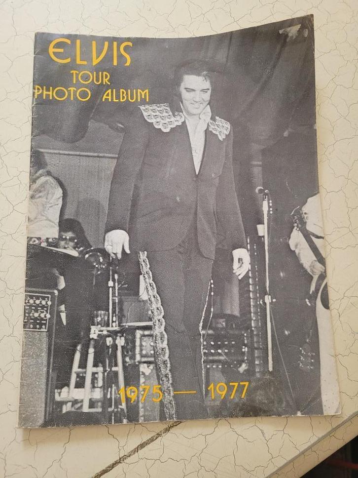 boek Elvis nummer 2, Verzamelen, Muziek, Artiesten en Beroemdheden, Zo goed als nieuw, Boek, Tijdschrift of Artikel, Ophalen of Verzenden