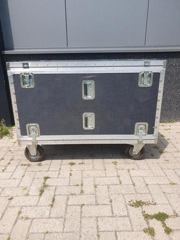 Flightcase zwart B62 L128 H96/73  beschikbaar voor biedingen