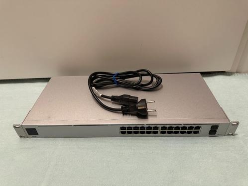 Unifi USW-24-PoE / 95w PoE managed 24 poorts gbit switch, Computers en Software, Netwerk switches, Gebruikt, Ophalen of Verzenden