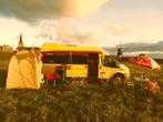 Zeer unieke, kleurrijke en comfortabele off-grid camper!, Caravans en Kamperen, Campers, Buscamper of Camperbus, Koelkast, Ford