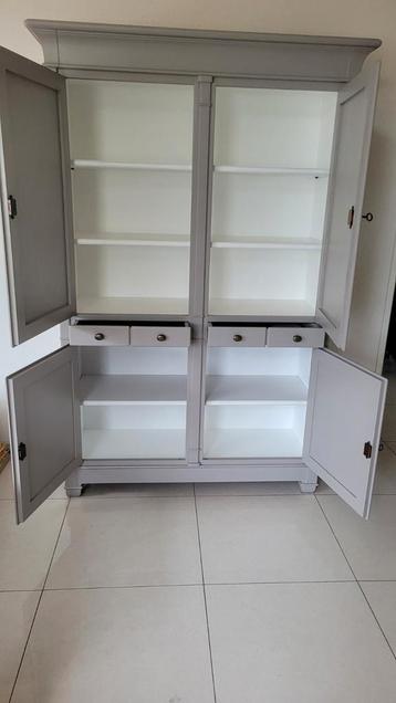 Grote houten kast - 200x120x42 cm beschikbaar voor biedingen