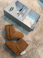 UGGS i baby classic bruin maat 18, Ophalen of Verzenden, Nieuw, Jongetje of Meisje, Schoentjes