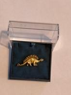 Stegosaurus Dino Dinosaurus pin goudkleurig, Verzamelen, Zo goed als nieuw, Verzenden