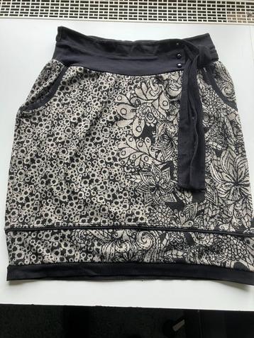 Didi, heerlijk dragende rok zwart/beige, zakken, maat M/L beschikbaar voor biedingen