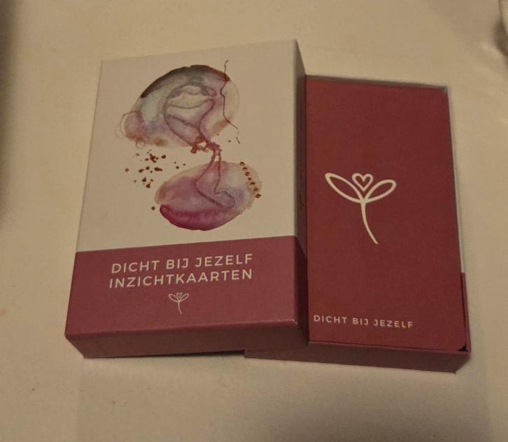 Dicht bij jezelf inzichtkaarten, Boeken, Esoterie en Spiritualiteit, Zo goed als nieuw, Achtergrond en Informatie, Spiritualiteit algemeen