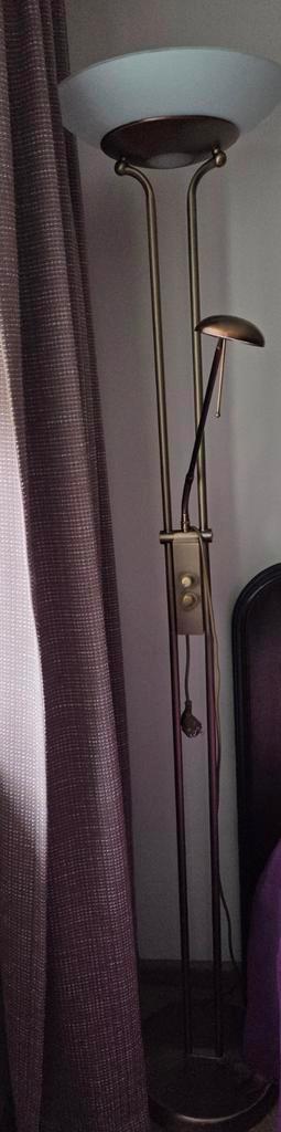 Staande lamp met leeslamp.  beschikbaar voor biedingen
