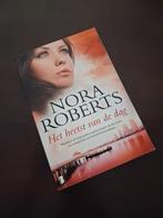 Nora Roberts - het heetst van de dag, Boeken, Ophalen of Verzenden, Gelezen, Nederland