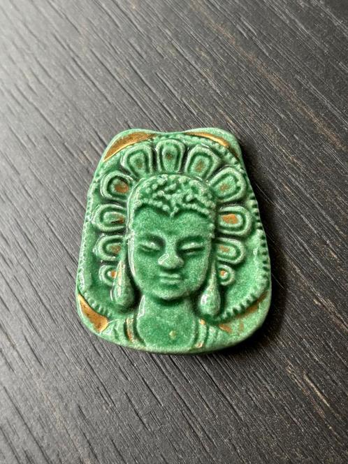 Vintage Boeddha Pin broches Keramiek Sieraad, Sieraden, Tassen en Uiterlijk, Broches, Overige materialen, Groen, Ophalen of Verzenden