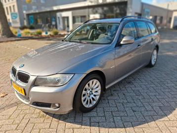 BMW 3-Serie 2.0 318 I Touring 2009 Grijs beschikbaar voor biedingen