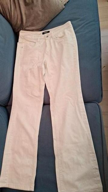 mt 38 Rosner witte flair broek  beschikbaar voor biedingen