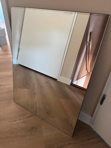 Twee badkamer spiegels beschikbaar voor biedingen