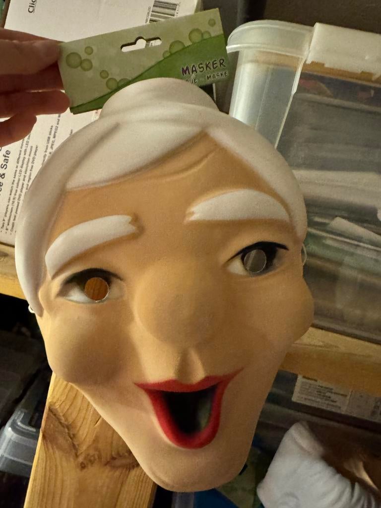 2 maskers, Ophalen of Verzenden, Nieuw, Accessoires