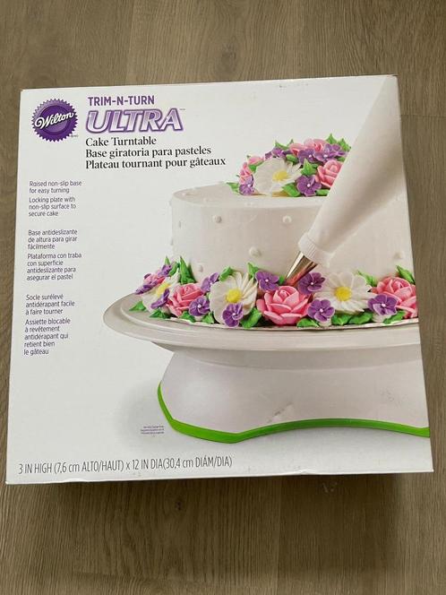 Wilton taartplateau draaischijf, Hobby en Vrije tijd, Taarten en Cupcakes maken, Zo goed als nieuw, Versiering, Taarten, Ophalen of Verzenden