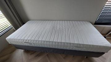 Eenpersoon matras (Ikea Hafslo) en boxspring (Ikea Engerdal) beschikbaar voor biedingen