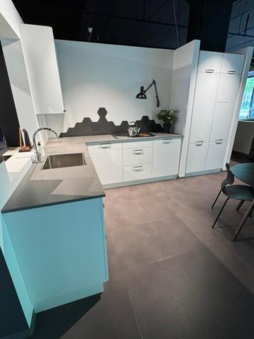 Showroom keuken - Veda White Kvik beschikbaar voor biedingen