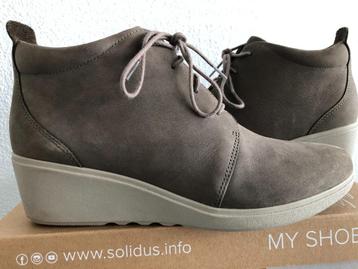 Clarks veterschoen met rits maat 6,5 beschikbaar voor biedingen