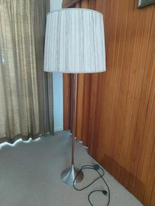 Vintage staande lamp met stoffen kap. Er is ook 'n wandlamp, Huis en Inrichting, Lampen | Vloerlampen, Zo goed als nieuw, 150 tot 200 cm