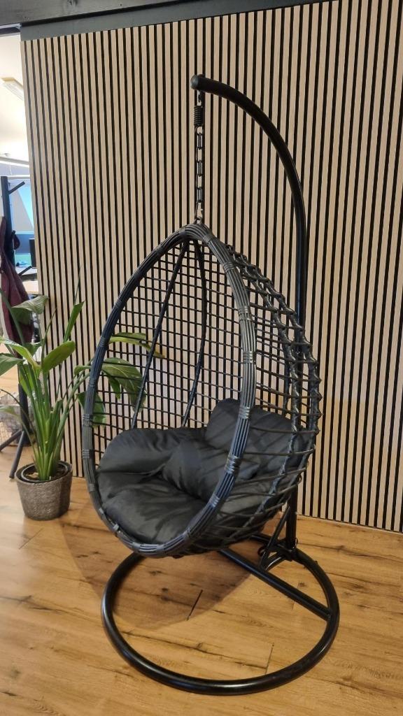 Hangstoel, Huis en Inrichting, Stoelen, Zo goed als nieuw, Eén, Metaal, Zwart, Ophalen