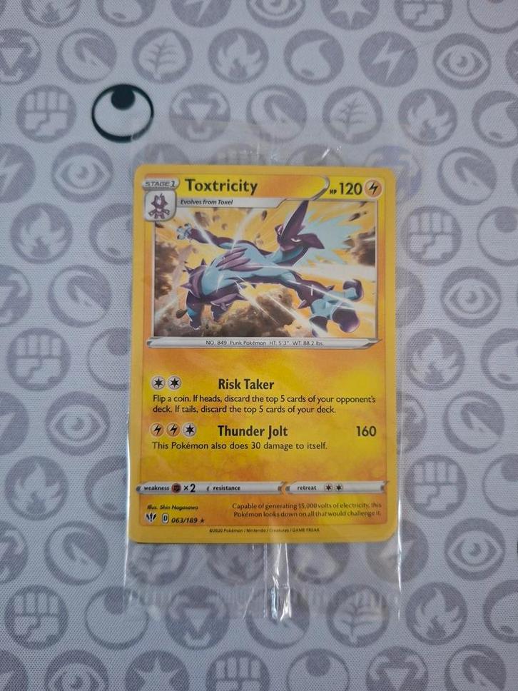 Sealed Toxtricity Pokemon Kaart, Hobby en Vrije tijd, Verzamelkaartspellen | Pokémon, Nieuw, Losse kaart, Ophalen of Verzenden
