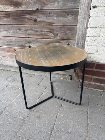 Leuke ronde bijzettafel beschikbaar voor biedingen