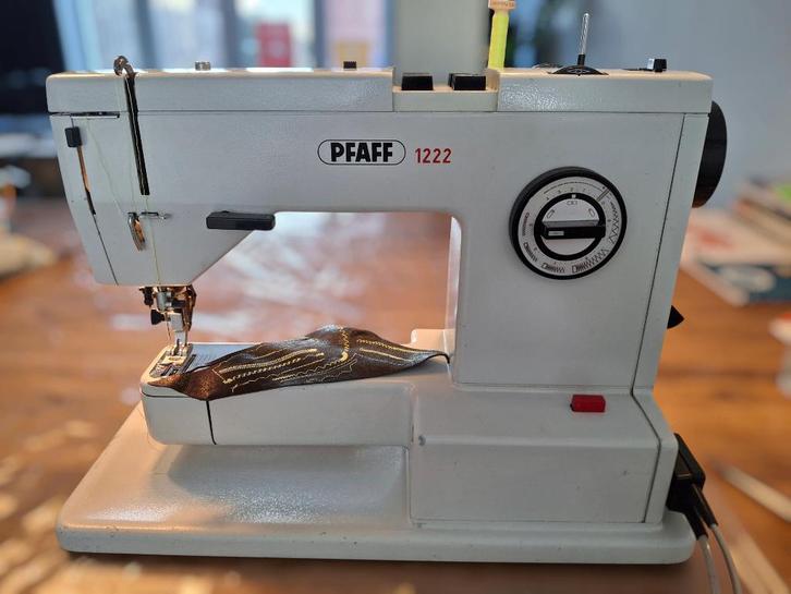 Pfaff 1222, Hobby en Vrije tijd, Naaimachines en Toebehoren, Zo goed als nieuw, Naaimachine, Pfaff, Ophalen