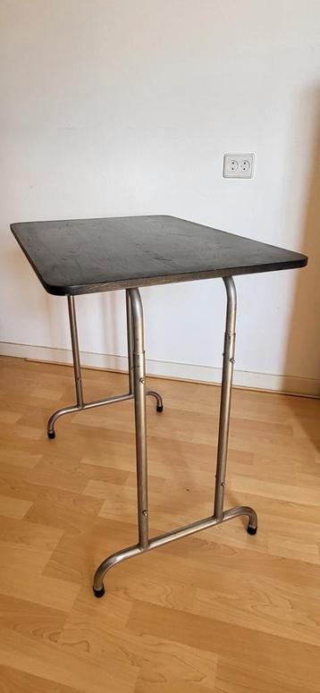 Bauhaus Bijzettafel beschikbaar voor biedingen